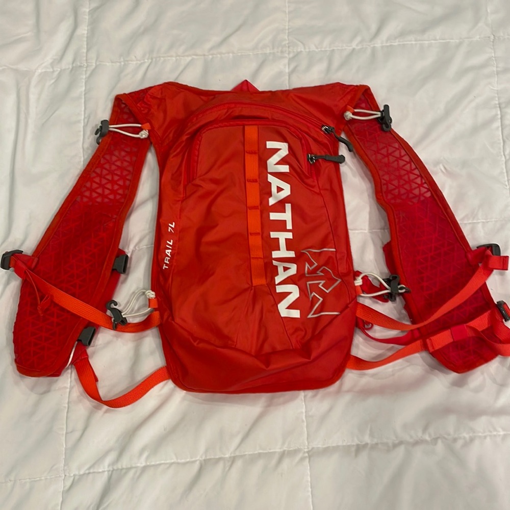 Nathan 7L Trail Mix Hydration pack, with NEVER used Nathan 2L bladder bag.